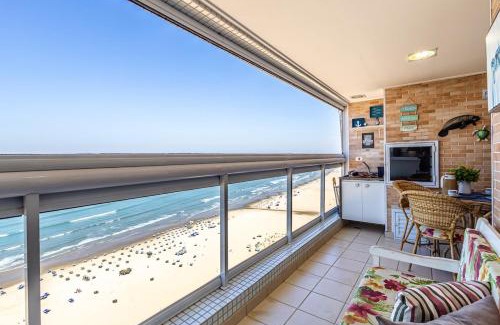 Guilhermina Apartment | Vista cinematográfica 24º andar, frente total mar na Guilhermina, 2 quartos, condomínio com lazer total, enxoval, ar condicionado, churrasqueira, Wi-fi, Netflix, piscina aquecida, saunas, 2 vagas e portaria 24 horas, 15Off no App