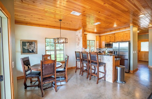 Lometa Cottage | Vista Cottage & Pool on Exquisite Hill Country Ranch Giraffes, rhino & Zebras