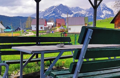 Zabljak House | Vista Hill House: Your peaceful getaway, ideal location, great view & nice yard