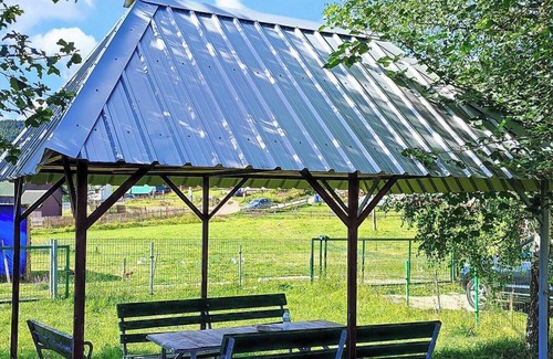Zabljak House | Vista Hill House: Your peaceful getaway, ideal location, great view & nice yard