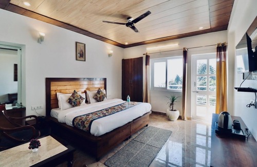 The Mall Road Bed & Breakfast | Vista Hills by Bala's