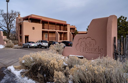 Santa Fe Condo | Vista La Sierra