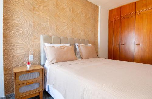 Barra Apartment | Vista Mar ao Lado do Shopping Barra com Garagem e Ar