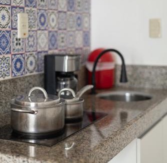 Ponta do Farol Apartment | Vista Mar e Lagoa - Cozinha e Frigobar - Apartamento Flat Próximo à Praia