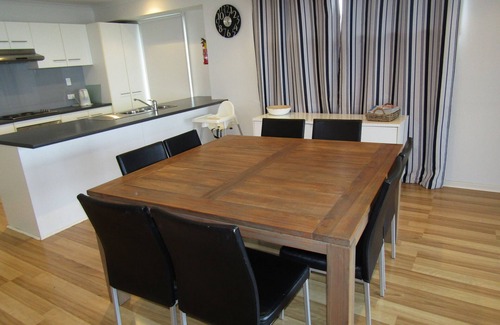 Para Wurlie House | Vista Mare ~ Free Wifi, Esplanade, Fantastic Sea Views Off Peak Special!