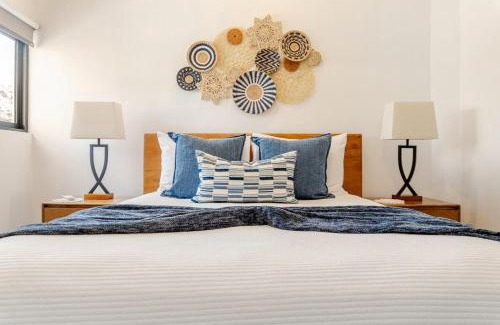 Centro Apartment | Vista Pedregal-Modern Vacation Apartment Walk to Marina & Beaches