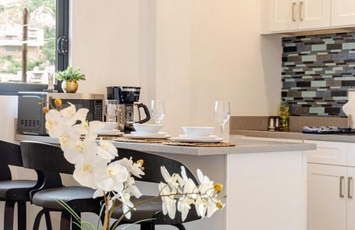 Centro Apartment | Vista Pedregal-Modern Vacation Apartment Walk to Marina & Beaches
