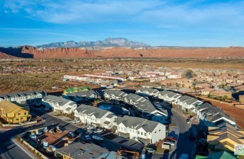 Ivins Condo | Vista Roja OS11! Pool, Waterpark, Game Room, BBQ, and Sunshine