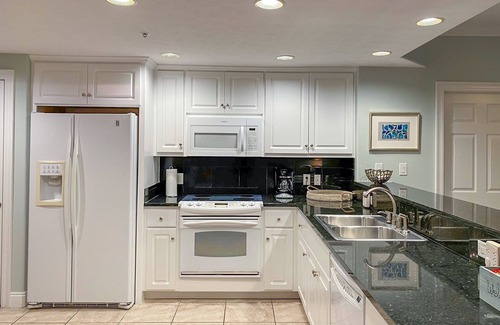 Thomas Drive Condo | Vista Turquesa - Best Sunset Views on the Beach!