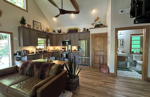 Stecoah Cabin | Vista views of the Smoky Mountains and close to Bryson City!