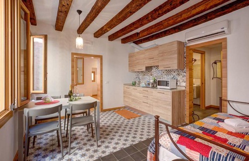 Castello Apartment | Vit Stay