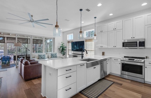 Seacrest House | VITAMIN SEA 4 BR/4.5 BA Golf Cart Pets 🐾 Close to Pool and Beach
