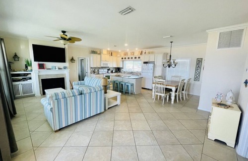 East End House | VITAMIN SEA-Relax and Rejuvenate 3 beds 2 baths Pet Friendly!