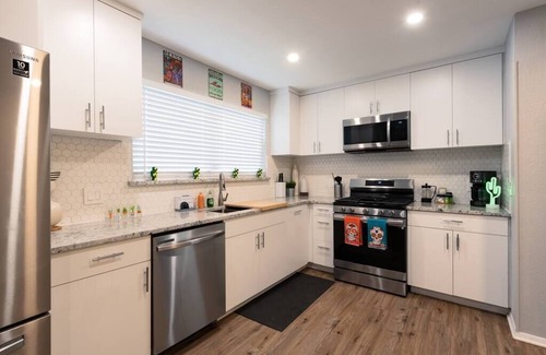 Franklin Park House | Viva La Austin! 40% Off Long Stays/Newly Renovated