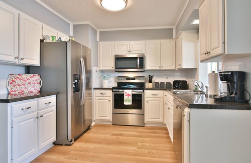 Shore Acre Heights House | Viva La Flamingo! 10 Min to Anna Maria, Heated Pool, Pet Friendly