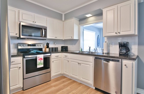 Shore Acre Heights House | Viva La Flamingo! 10 Min to Anna Maria, Heated Pool, Pet Friendly