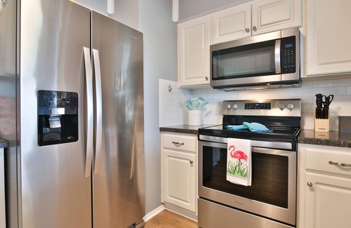 Shore Acre Heights House | Viva La Flamingo! 10 Min to Anna Maria, Heated Pool, Pet Friendly