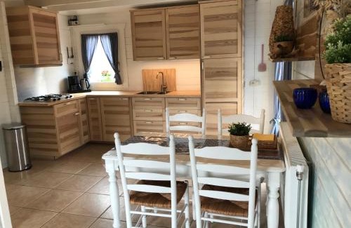 Maaseik Ski Chalet | Viva La Vie