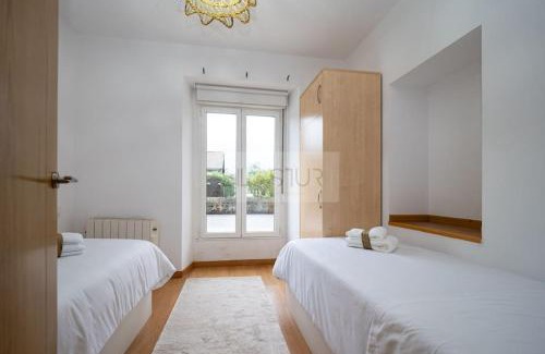 Colloto Apartment | Vive Oviedo 3 By Silastur