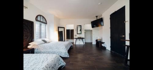 Northeast Miami Apartment | Vive Zen 2 Queen Beds