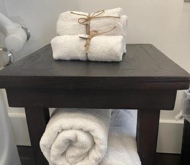 Northeast Miami Apartment | Vive Zen Queen Room