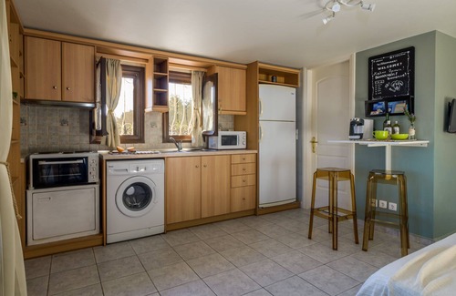 Ntomata Apartment | Vivian's Studio - Endless View, Ideal for couples.