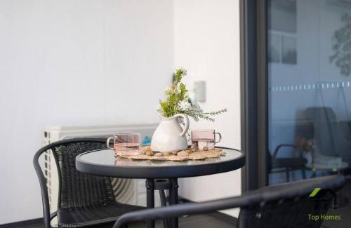 Bankstown Apartment | Vivid Condo 1B1B in Bankstown