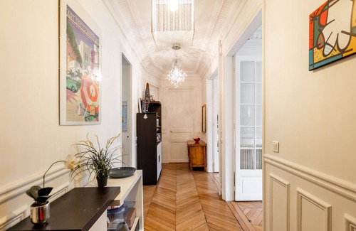 Saint-Lambert Apartment | Vivid, Vivace, by Veeve