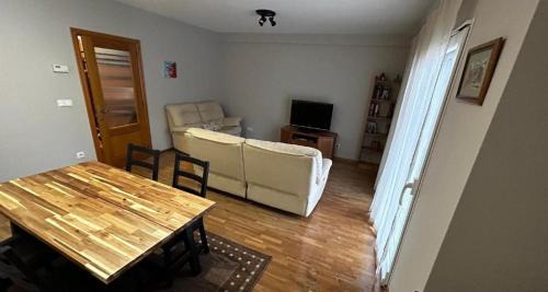 Santa Eulalia de Morcin Apartment | Vivienda Falda del Monsacro
