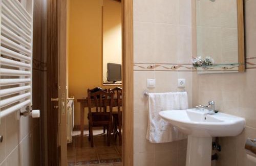 Debodes House | Vivienda vacacional La Poza la Braña