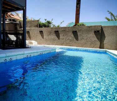 Villa Carlos Paz Cabin | ViviSierras, Carlos Paz casa centro frente al lago, pileta climatizada, 4 dormitorios, 3 baños, quincho