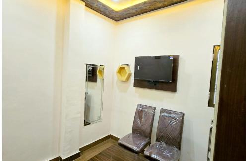 Varanasi Hotel | VNS - HOTEL PREMIUM KASHIKA GUEST HOUSE - Best Hospitality & Comfortable Room In Varanasi - Full Air Conditioning Rooms - Free Wi-Fi & - BEST GUEST HOUSE IN VARANASI