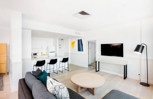 Surfers Paradise Hotel | voco Gold Coast by IHG