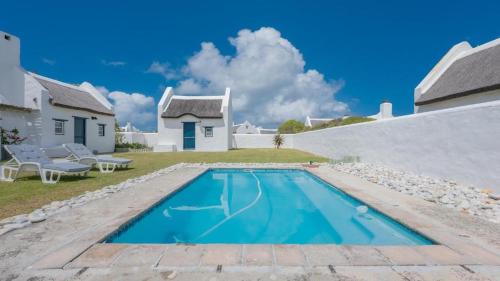 Struisbaai House | Voete ini Sand Langezandt Cottage