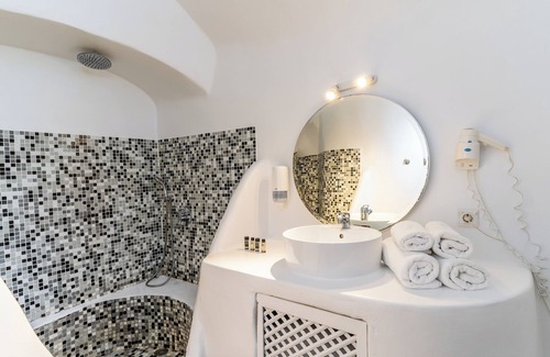 Oia Hotel | Vogue Suites