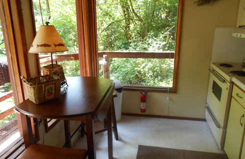 Curtis Cottage | 'Volcano Country' Creek Side Cottage Retreat