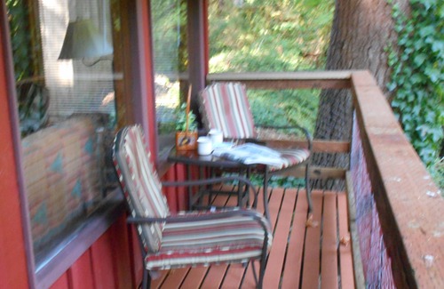 Curtis Cottage | 'Volcano Country' Creek Side Cottage Retreat