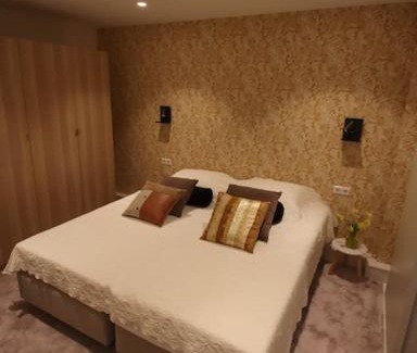 Volendam Apartment | Volendam Lakeside Retreat - 20 min from Amsterdam