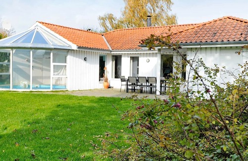 Pøt Strandby House | Voluminous Holiday Home in Juelsminde with Sauna