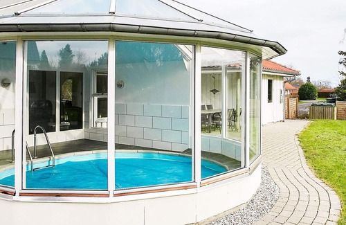 Pøt Strandby House | Voluminous Holiday Home in Juelsminde with Sauna