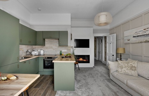 Torquay City Centre Apartment | Vomero Holiday Apartments: 2 Bedroom Luxury Sea View Balcony Apt - Torquay Devon