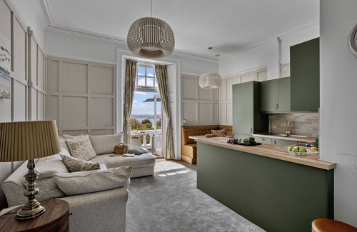 Torquay City Centre Apartment | Vomero Holiday Apartments: 2 Bedroom Luxury Sea View Balcony Apt - Torquay Devon