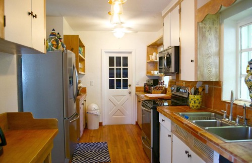 Hendricks and Venice Isles House | VOTED BEST FORT LAUDERDALE LOCATION! WALK TO SHOPS, RESTURAUNTS, & BEACH.
