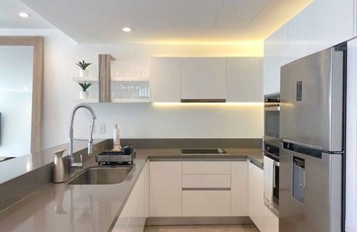 Downtown Condo | VOTED MOST LUXURIOUS! MODERN 3 Bedroom 100 steps to White Sand & Turquoise Water