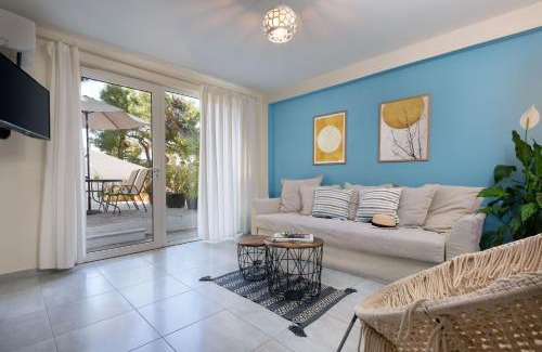Vouliagmeni Apartment | Vouliagmeni Stylish Homes by BluPine