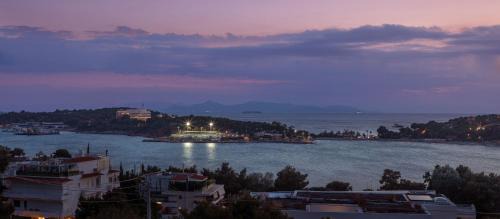 Vouliagmeni Apartment | Vouliagmeni Stylish Homes by BluPine