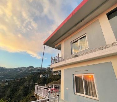 Mussoorie Bed & Breakfast | Voyager's Cottage - 05 Mins from Mall Road # Own Parking # Mountain View Rooms