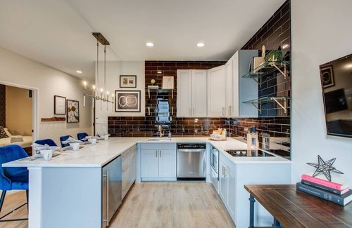 Berkeley Apartment | VRAIN, 2 Bedroom 1 Bath with Full Kitchen