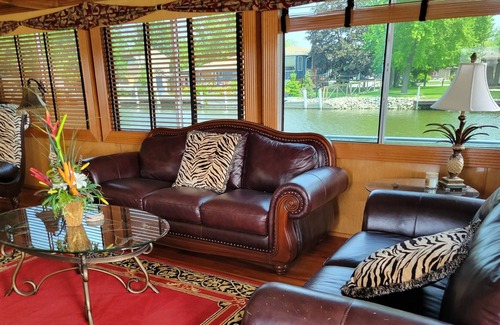 Lighthouse Cove Boat Rental | Vrbo Property