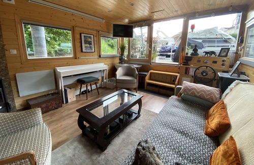 Cergy Boat Rental | Vrbo Property